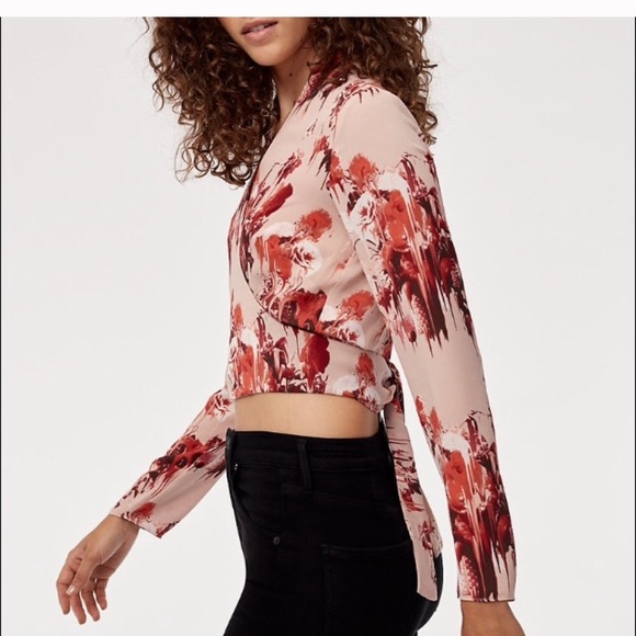 Aritzia | Talula Cropped Floral Blouse - Picture 3 of 10